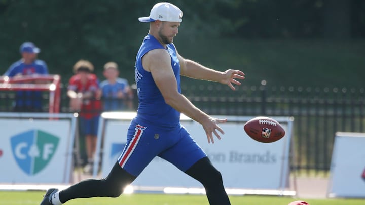 Bills punter Brad Robbins.