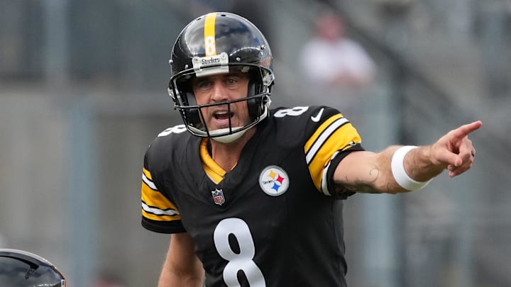 Sep 28, 2025; Dublin, Ireland; Pittsburgh Steelers quarterback Aaron Rodgers (8) gestures against the Minnesota Vikings during an NFL International Series game at Croke Park. Mandatory Credit: Kirby Lee-Imagn Images Sep 28, 2025; Dublin, Ireland; Pittsburgh Steelers quarterback Aaron Rodgers (8) gestures against the Minnesota Vikings during an NFL International Series game at Croke Park. Mandatory Credit: Kirby Lee-Imagn Images