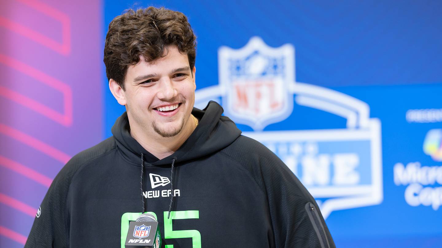 Patriots Eye Top Prospects with No. 4 Draft Pick