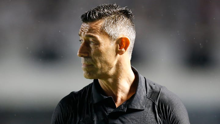 Pedro Caixinha não seguirá no comando do Santos