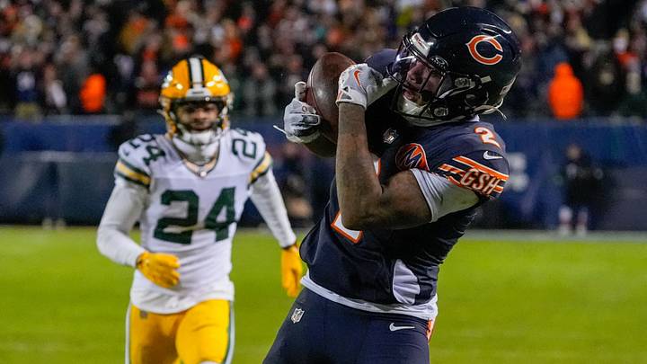 Chicago Bears wide receiver DJ Moore (2) makes the eventual game winning touchdown catch against the Green Bay Packers during the second half of an NFC Wild Card Round game at Soldier Field. Mandatory Credit: David Banks-Imagn Images Chicago Bears wide receiver DJ Moore (2) makes the eventual game winning touchdown catch against the Green Bay Packers during the second half of an NFC Wild Card Round game at Soldier Field. Mandatory Credit: David Banks-Imagn Images