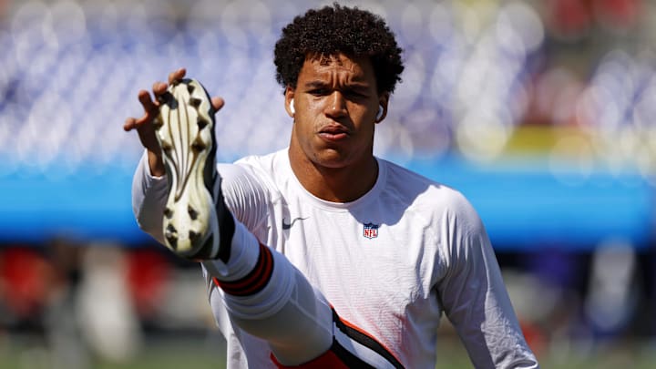 Cleveland Browns defensive end Joe Tryon-Shoyinka (90) warms up. at M&T Bank Stadium. Cleveland Browns defensive end Joe Tryon-Shoyinka (90) warms up. at M&T Bank Stadium.