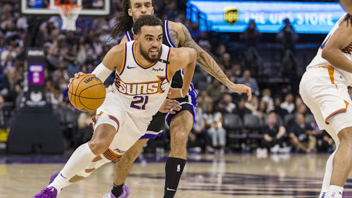 Apr 13, 2025; Sacramento, California, USA;  Phoenix Suns guard Tyus Jones (21) drives to the basket against the Sacramento Kings during the third quarter at Golden 1 Center. Mandatory Credit: John Hefti-Imagn Images
