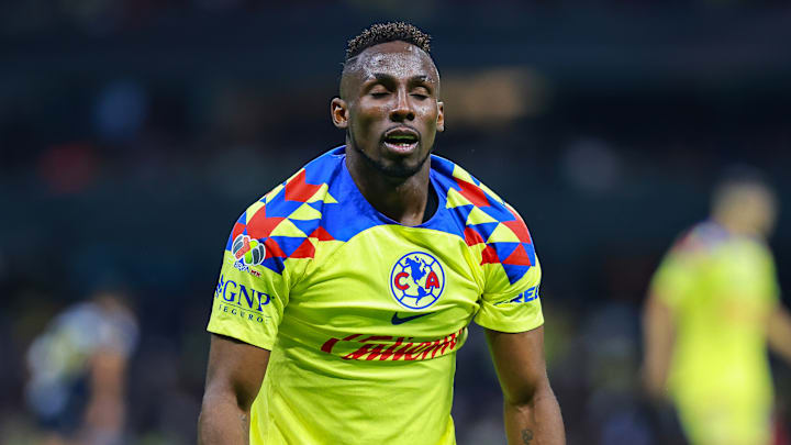 Julián Quiñones salió por lesión en la ida ante León