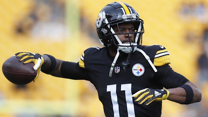 Dec 3, 2023; Pittsburgh, Pennsylvania, USA; Pittsburgh Steelers wide receiver Allen Robinson II (11)