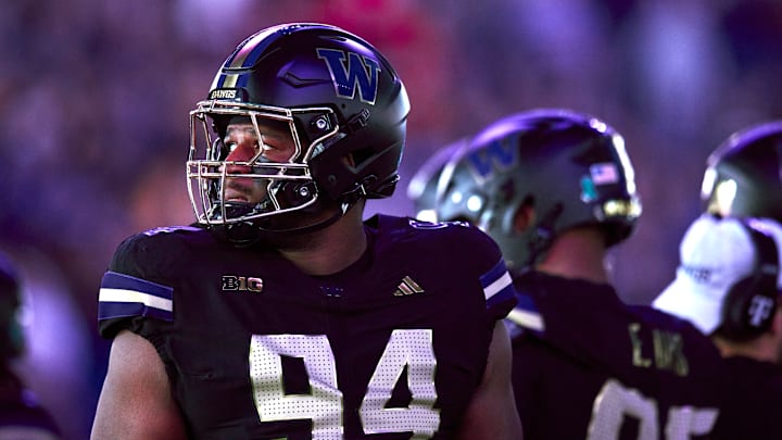 Washington defensive lineman Jayvon Parker stands on the sideline during the Huskies' 38-19 Week 7 win over Rutgers.