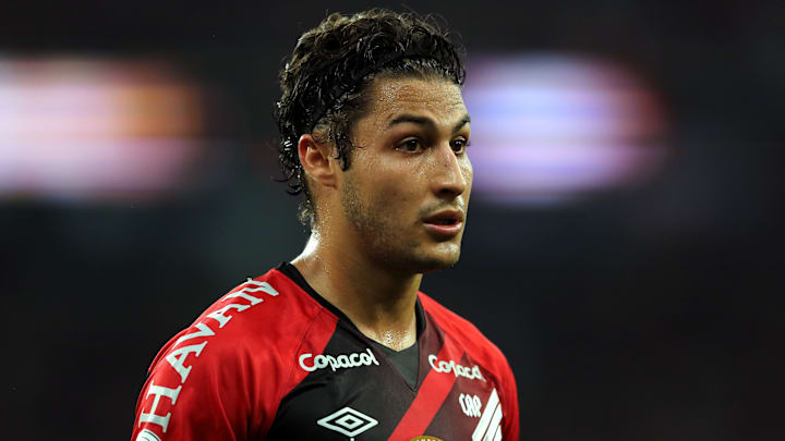 Lateral não agrega no âmbito técnico e está promovendo um sério desgaste interno 