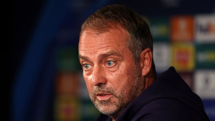 Hansi Flick avertit ses joueurs.