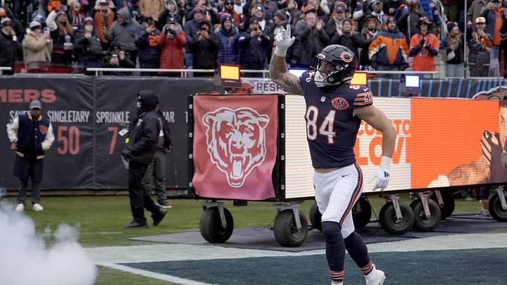 Chicago Bears TE Colston Loveland takes the field for a game at Soldier Field. Mandatory Credit: David Banks-Imagn Images Chicago Bears TE Colston Loveland takes the field for a game at Soldier Field. Mandatory Credit: David Banks-Imagn Images