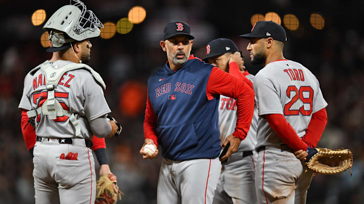 Boston Red Sox dejó en libertad al manager Alex Cora 