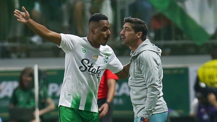 Meio-campista chegou a estar em Porto Alegre