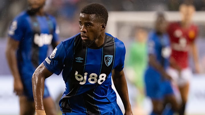 Hamed Junior Traoré s'engage ave l'OM. Hamed Junior Traoré s'engage ave l'OM.