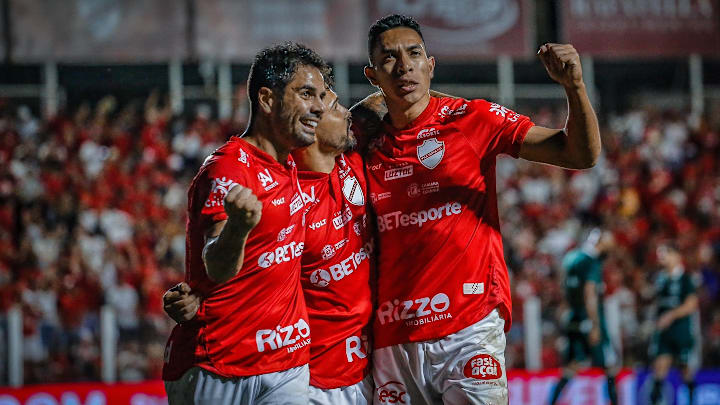 Vila Nova, que briga pelo acesso, tem clássico nesta rodada Vila Nova, que briga pelo acesso, tem clássico nesta rodada