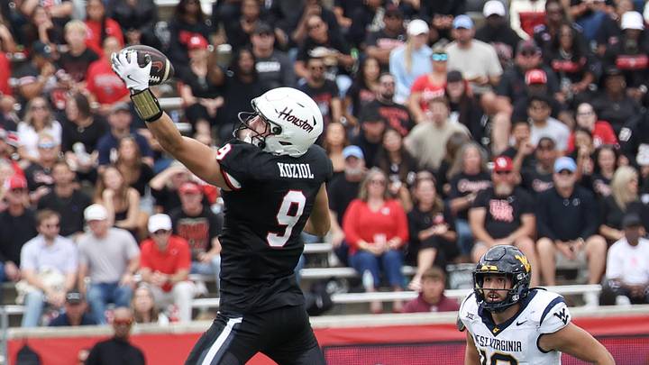 Nov 1, 2025; Houston, Texas, USA; Houston Cougars tight end Tanner Koziol (9) catches a pass against West Virginia Mountaineers defensive lineman Braden Siders (10) in the first half at TDECU Stadium. Mandatory Credit: Thomas Shea-Imagn Images Nov 1, 2025; Houston, Texas, USA; Houston Cougars tight end Tanner Koziol (9) catches a pass against West Virginia Mountaineers defensive lineman Braden Siders (10) in the first half at TDECU Stadium. Mandatory Credit: Thomas Shea-Imagn Images
