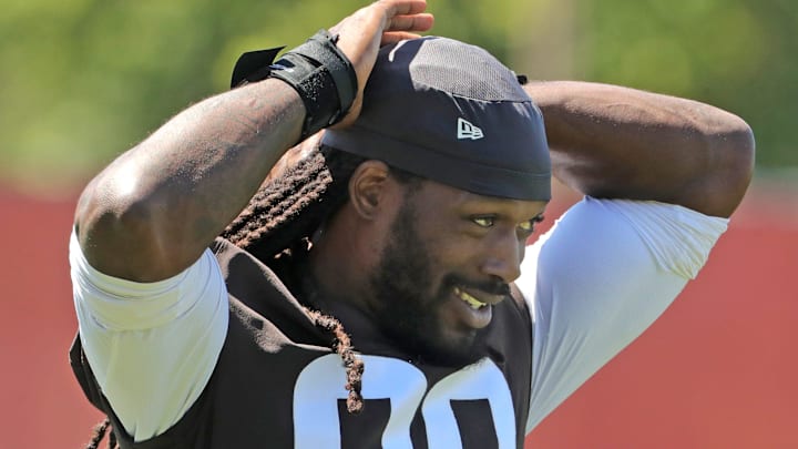 Jadeveon Clowney left Baltimore without a contract after his free agent visit, and the former Brown seems to have missed his chance with the Ravens.