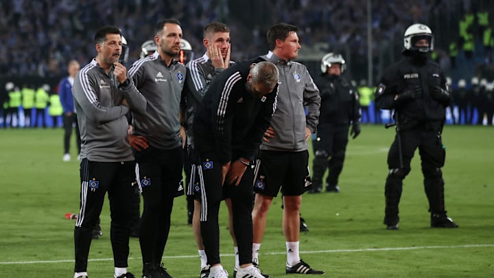 Tim Walter und seine Trainer-Assistenten nach der Relegation Tim Walter und seine Trainer-Assistenten nach der Relegation