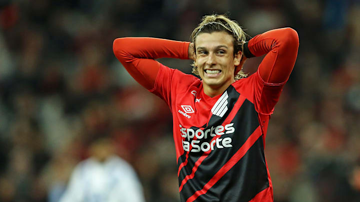 Atacante faz uma temporada pelo Furacão