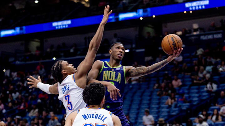 Apr 13, 2025; New Orleans, Louisiana, USA;  New Orleans Pelicans forward Jamal Cain (8) drives to the basket against Oklahoma City Thunder forward Dillon Jones (3) during the second half at Smoothie King Center. Mandatory Credit: Stephen Lew-Imagn Images