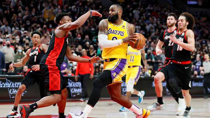 LeBron James anotó 19 puntos en la derrota de Lakers el sábado