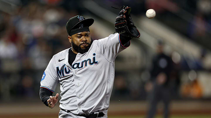 Johnny Cueto está disponible en la agencia libre