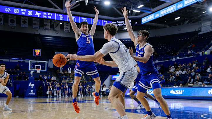 Boise State's RJ Keene II (5) and Andrew Meadow (13).