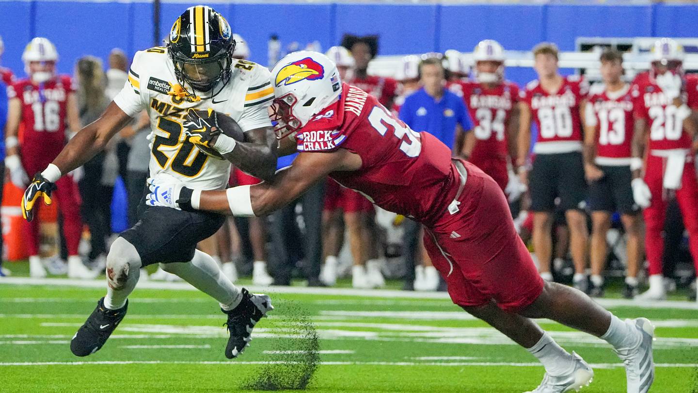 Kansas DE Leroy Harris III Should Be Creeping Onto NFL Scouts’ Radar