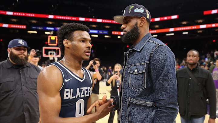 James tendría en mente salir de Los Angeles para jugar con su hijo