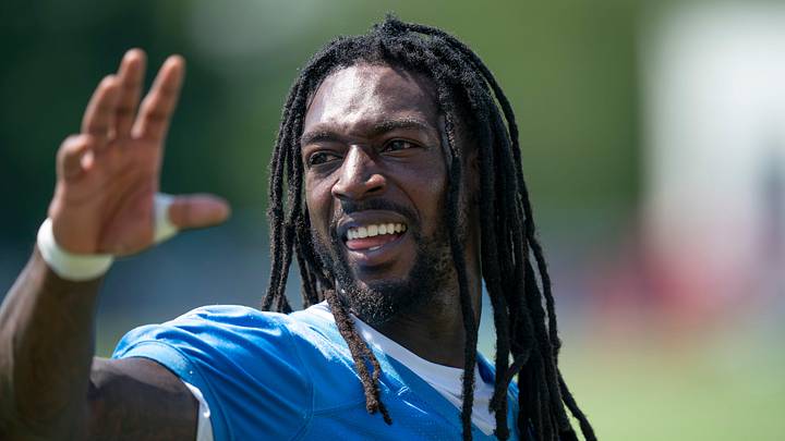 Tennessee Titans wide receiver Calvin Ridley (0) acknowledges a fan after the Tennessee Titans first day of training camp at Ascension Saint Thomas Sports Park in Nashville, Tenn., Wednesday, July 23, 2025.