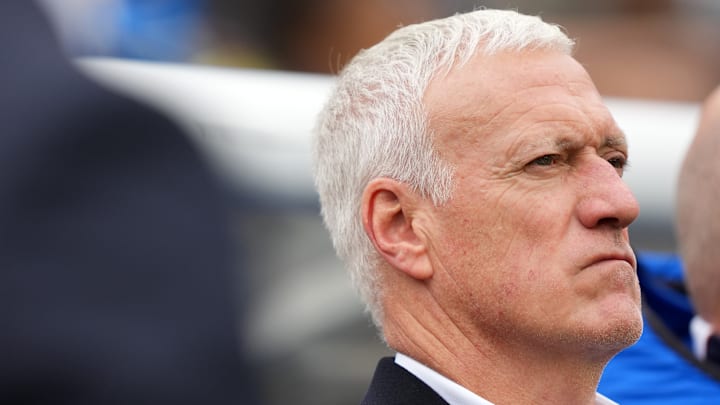 Didier Deschamps sur le banc de l'équipe de France pour Brésil - France Didier Deschamps sur le banc de l'équipe de France pour Brésil - France