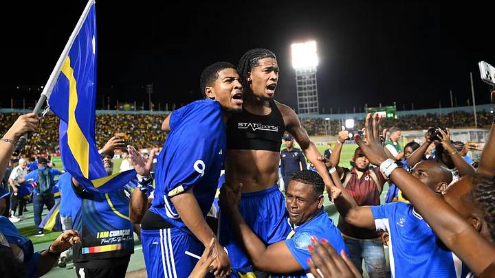 La selección de Curazao encontró su primera clasificación a la Copa del Mundo con técnico y jugadores nacidos en los Países Bajos. La selección de Curazao encontró su primera clasificación a la Copa del Mundo con técnico y jugadores nacidos en los Países Bajos.