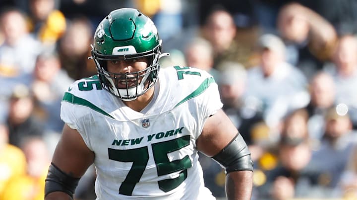 Oct 2, 2022; Pittsburgh, Pennsylvania, USA;  New York Jets guard Alijah Vera-Tucker (75) blocks at the line of scrimmage against the Pittsburgh Steelers during the fourth quarter at Acrisure Stadium. Mandatory Credit: Charles LeClaire-Imagn Images
