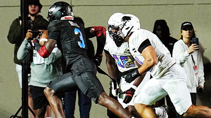 Team Roses' Easton Royal (3) runs into the end zone for a touchdown during the Under Armour All-America Game Saturday, Jan. 3, 2026 at Spec Martin Stadium in DeLand.