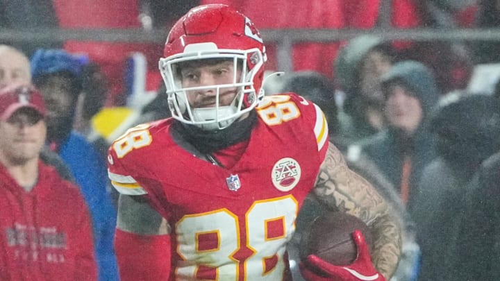 Nov 4, 2024; Kansas City, Missouri, USA; Kansas City Chiefs tight end Peyton Hendershot (88) runs the ball against the Tampa Bay Buccaneers during the game at GEHA Field at Arrowhead Stadium. Mandatory Credit: Denny Medley-Imagn Images