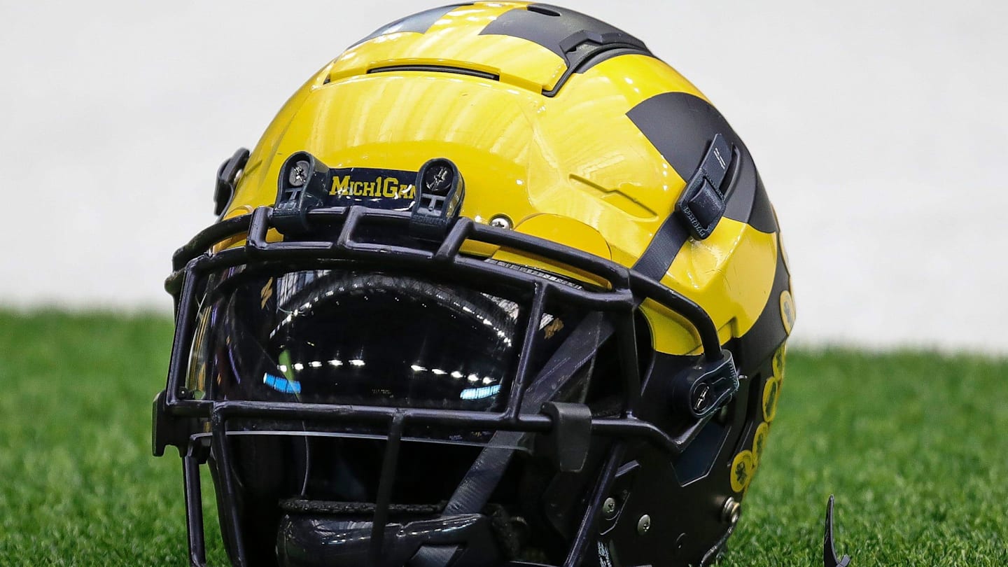 Key defensive freshman leaves Michigan after playing in 12 games