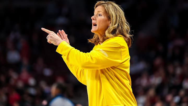 Jan 15, 2023; Columbia, South Carolina, USA; Missouri Tigers head coach Robin Pingeton directs her team against the South Carolina Gamecocks in the first half at Colonial Life Arena. Mandatory Credit: Jeff Blake-Imagn Images