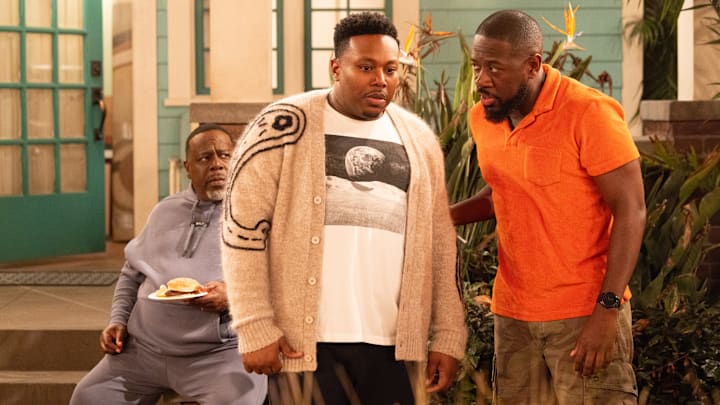 Marcel Spears and Sheaun McKinney in The Neighborhood