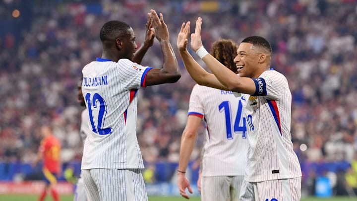 Randal Kolo Muani, Kylian Mbappe