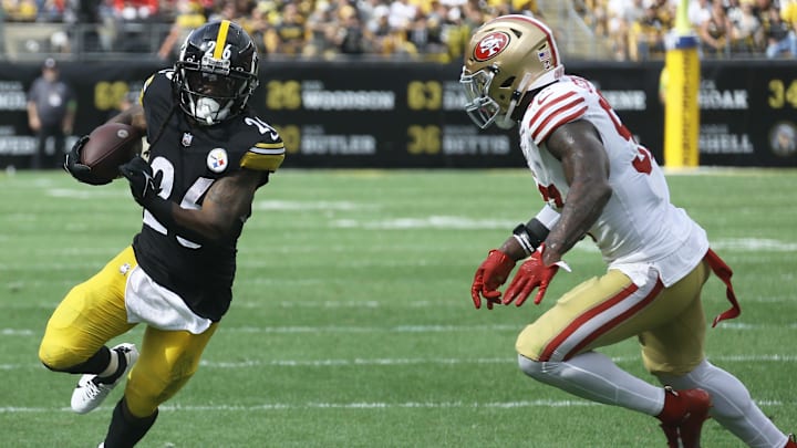Sep 10, 2023; Pittsburgh, Pennsylvania, USA;  Pittsburgh Steelers running back Anthony McFarland Jr. (26) runs the ball against San Francisco 49ers linebacker Dre Greenlaw (57) during the third quarter at Acrisure Stadium. San Francisco won 30-7. Mandatory Credit: Charles LeClaire-Imagn Images