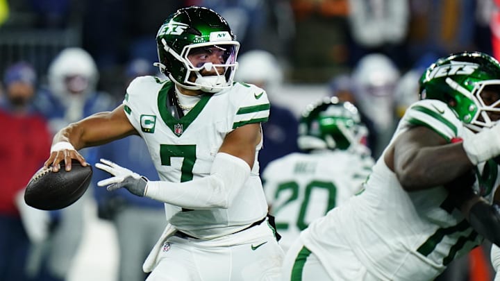Nov 13, 2025; Foxborough, Massachusetts, USA; New York Jets quarterback Justin Fields (7) throws a pass against the New England Patriots in the fourth quarter at Gillette Stadium. Mandatory Credit: David Butler II-Imagn Images