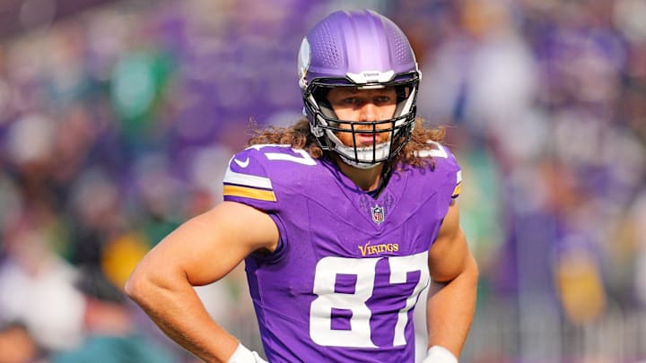 Oct 19, 2025; Minneapolis, Minnesota, USA; Minnesota Vikings tight end T.J. Hockenson (87) warms up before the game against the Philadelphia Eagles at U.S. Bank Stadium. Oct 19, 2025; Minneapolis, Minnesota, USA; Minnesota Vikings tight end T.J. Hockenson (87) warms up before the game against the Philadelphia Eagles at U.S. Bank Stadium.
