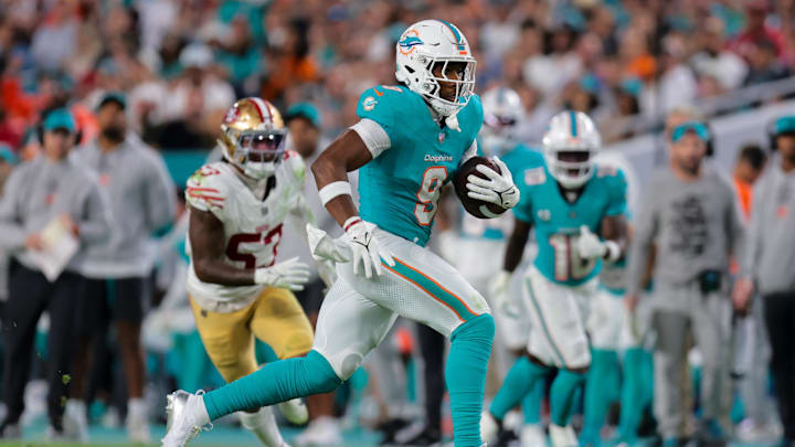 Miami Dolphins tight end Jonnu Smith (9) runs with the football against the San Francisco 49ers during the third quarter at Hard Rock Stadium. Miami Dolphins tight end Jonnu Smith (9) runs with the football against the San Francisco 49ers during the third quarter at Hard Rock Stadium.