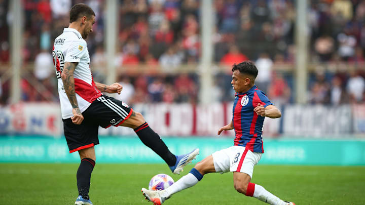 Emanuel Mammana (L) of River Plate and Nahuel Barrios (R) of...
