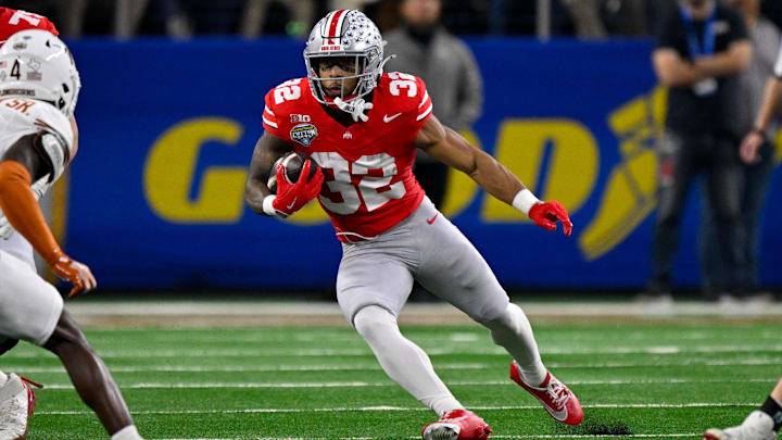 Jan 10, 2025; Arlington, TX, USA; Ohio State Buckeyes running back TreVeyon Henderson (32) in action during the game between the Texas Longhorns and the Ohio State Buckeyes at AT&T Stadium. Jan 10, 2025; Arlington, TX, USA; Ohio State Buckeyes running back TreVeyon Henderson (32) in action during the game between the Texas Longhorns and the Ohio State Buckeyes at AT&T Stadium.