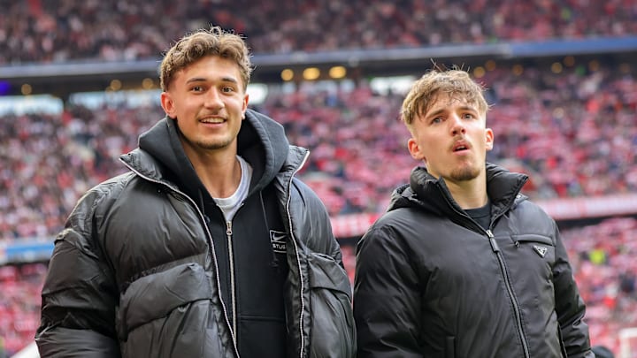 Bayern Munich youngsters Lennart Karl and Tom Bischof return to first team training.
