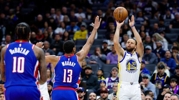 Feb 21, 2025; Sacramento, California, USA; Golden State Warriors guard Stephen Curry (30) shoots the ball against Sacramento Kings forward Keegan Murray (13) during the third fourth quarter at Golden 1 Center. Mandatory Credit: Sergio Estrada-Imagn Images