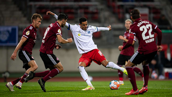 Kommt trotz Nürnberger Überzahl zum Abschluss: Robert Glatzel Kommt trotz Nürnberger Überzahl zum Abschluss: Robert Glatzel