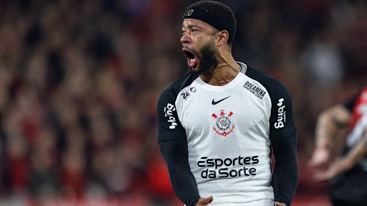 Memphis Depay deve ser um dos titulares do Corinthians