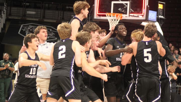 Phillip Simmons celebrates winning the Class 2A title. 