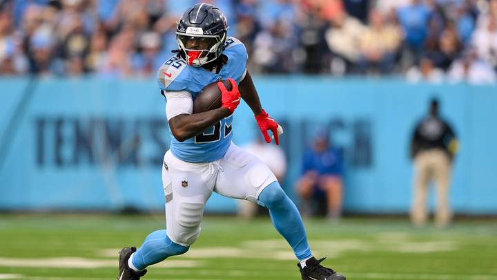 Tennessee Titans tight end Chigoziem Okonkwo (85) runs with the ball after a made catch against the New Orleans Saints during the first half at Nissan Stadium. Mandatory Credit: Steve Roberts-Imagn Images Tennessee Titans tight end Chigoziem Okonkwo (85) runs with the ball after a made catch against the New Orleans Saints during the first half at Nissan Stadium. Mandatory Credit: Steve Roberts-Imagn Images