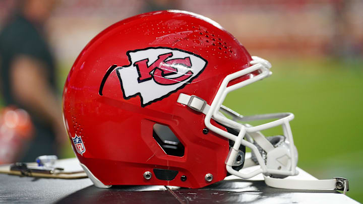 Aug 22, 2025; Kansas City, Missouri, USA; A general view of a Kansas City Chiefs helmet against the Chicago Bears during the first half of the game at GEHA Field at Arrowhead Stadium. Mandatory Credit: Denny Medley-Imagn Images Aug 22, 2025; Kansas City, Missouri, USA; A general view of a Kansas City Chiefs helmet against the Chicago Bears during the first half of the game at GEHA Field at Arrowhead Stadium. Mandatory Credit: Denny Medley-Imagn Images